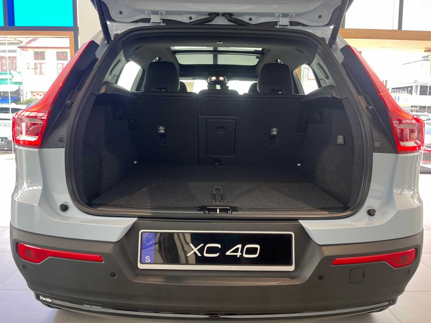 Volvo  XC40 Plus, B5 AWD Mild hybrid, Petrol, Dark