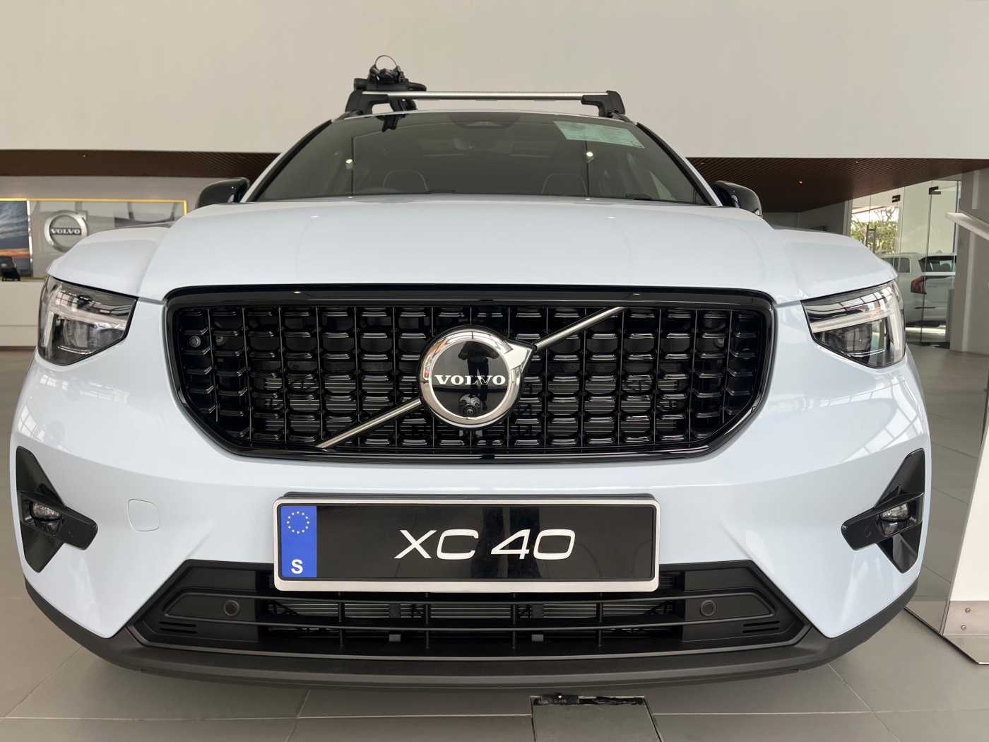 Volvo  XC40 Plus, B5 AWD Mild hybrid, Petrol, Dark