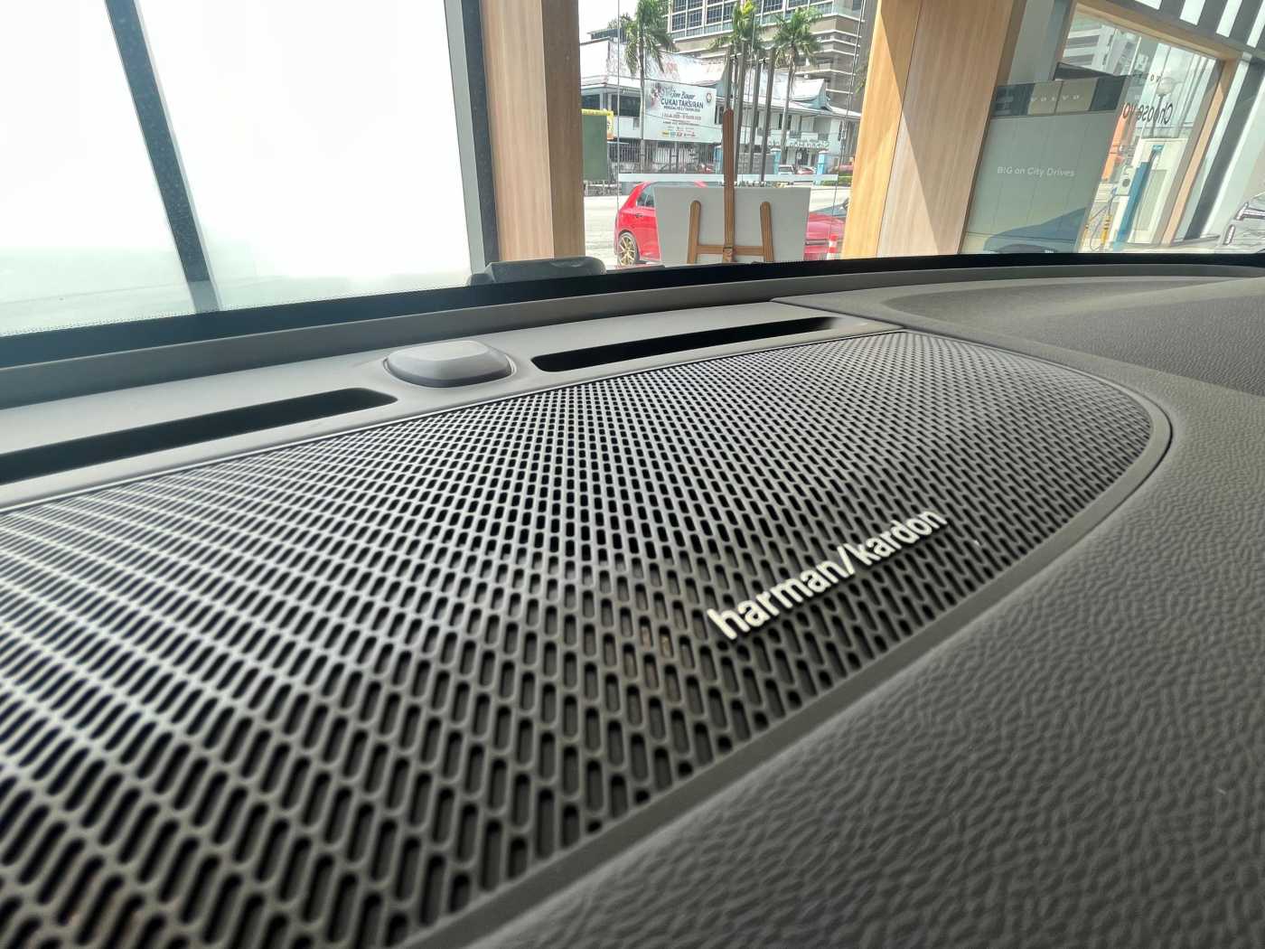 Volvo  XC40 Plus, B5 AWD Mild hybrid, Petrol, Dark