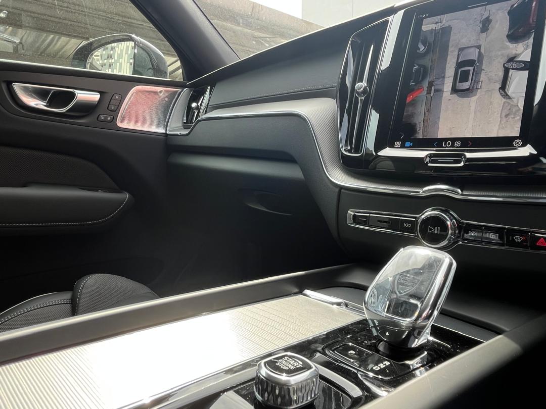 Volvo  XC60 Ultra, T8 AWD Plug-in hybrid, Electric/Petrol, Dark