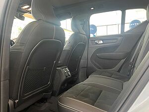 Volvo  XC40 Plus, B5 AWD Mild hybrid, Petrol, Dark