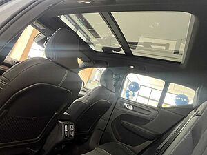 Volvo  XC40 Plus, B5 AWD Mild hybrid, Petrol, Dark