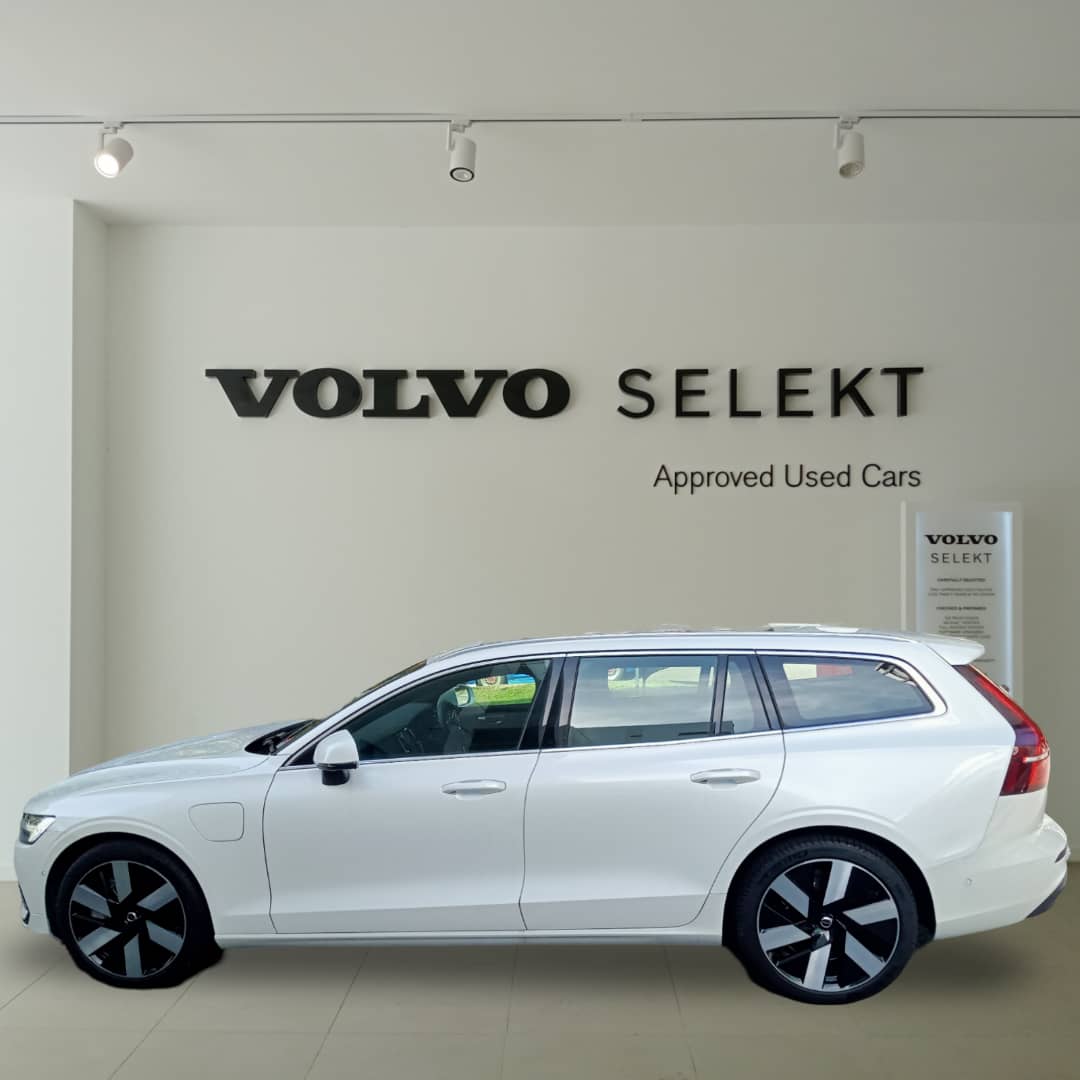 Volvo  V60 Recharge Plus, T8 AWD Plug-in hybrid, Electric/Petrol, Bright