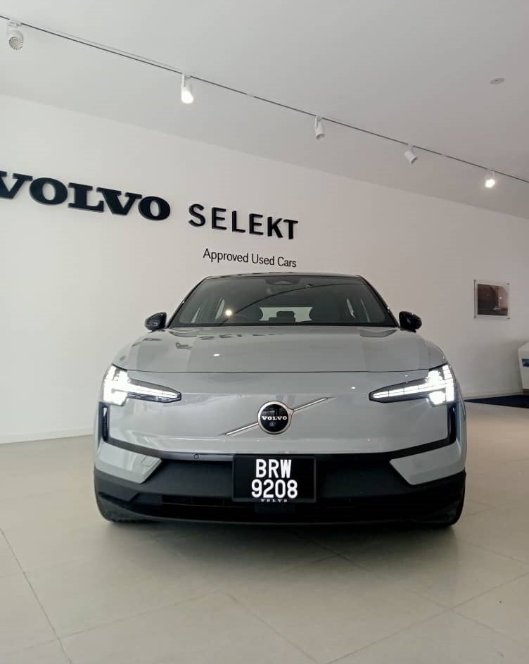 Volvo  EX30 Ultra, Twin Motor Performance, Electric