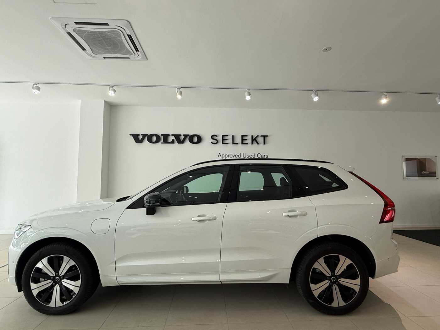 Volvo  XC60 Ultra, T8 AWD Plug-in hybrid, Electric/Petrol, Dark