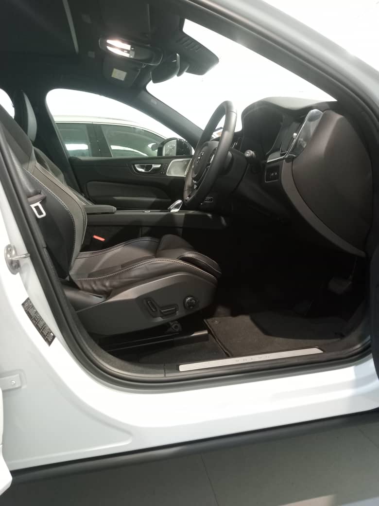 Volvo  XC60 Ultra, T8 AWD Plug-in hybrid, Electric/Petrol, Dark