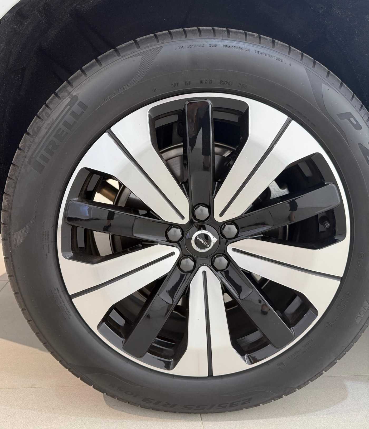 Volvo  XC60 Ultra, T8 AWD Plug-in hybrid, Electric/Petrol, Dark