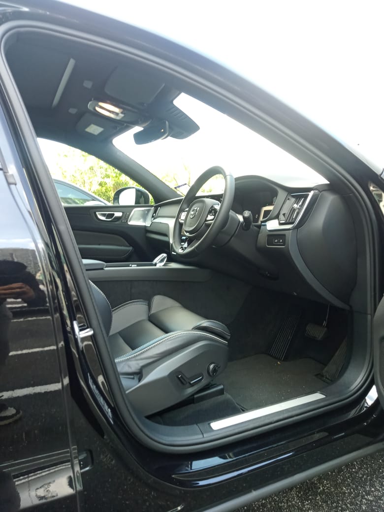 Volvo  XC60 Ultra, T8 AWD Plug-in hybrid, Electric/Petrol, Dark