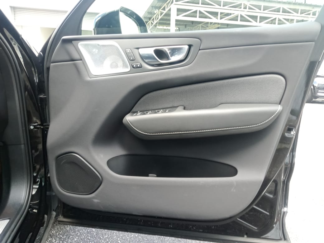 Volvo  XC60 Ultra, T8 AWD Plug-in hybrid, Electric/Petrol, Dark