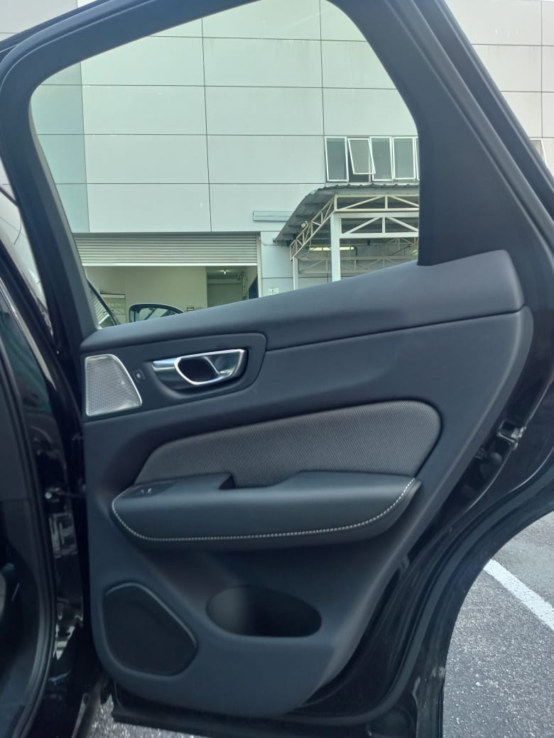 Volvo  XC60 Ultra, T8 AWD Plug-in hybrid, Electric/Petrol, Dark