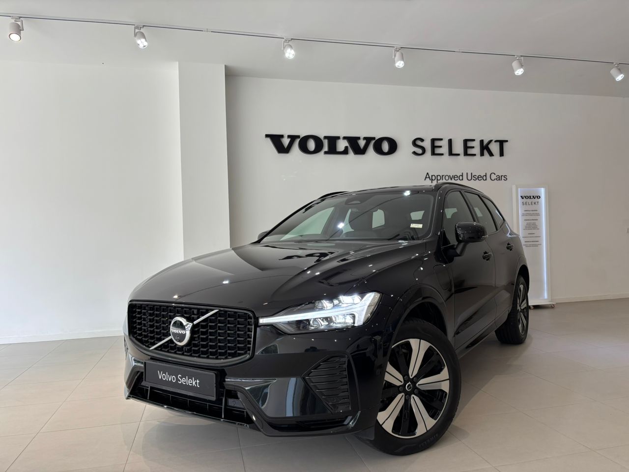 Volvo  Ultra, T8 AWD Plug-in hybrid, Electric/Petrol, Dark