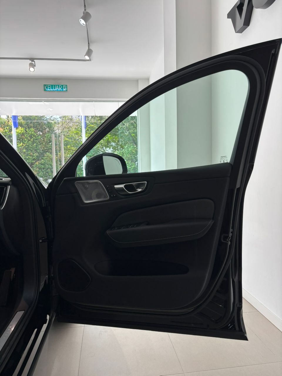 Volvo  Ultra, T8 AWD Plug-in hybrid, Electric/Petrol, Dark