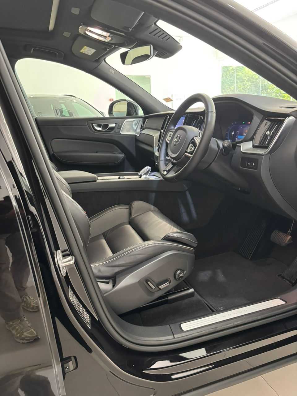 Volvo  Ultra, T8 AWD Plug-in hybrid, Electric/Petrol, Dark