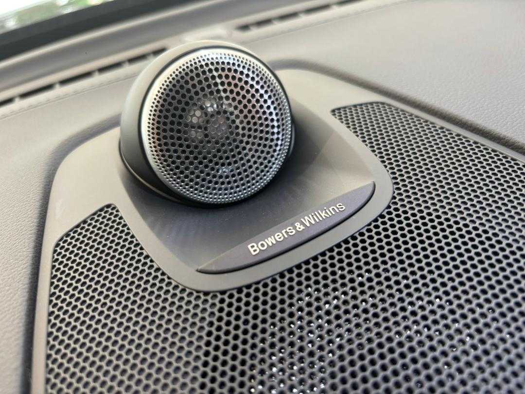 Volvo  Ultra, T8 AWD Plug-in hybrid, Electric/Petrol, Dark