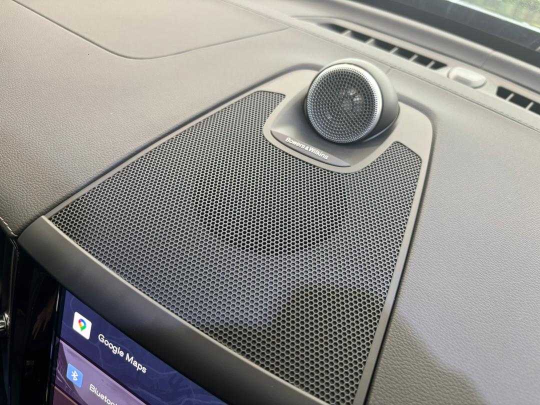 Volvo  Ultra, T8 AWD Plug-in hybrid, Electric/Petrol, Dark