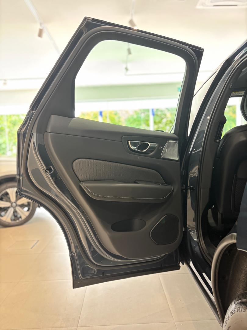 Volvo XC60 Ultra, T8 AWD Plug-in hybrid, Electric/Petrol, Dark