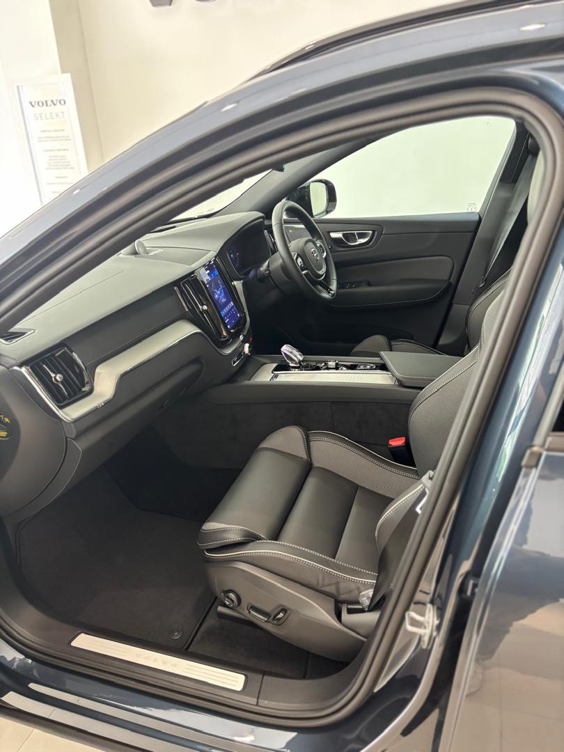 Volvo XC60 Ultra, T8 AWD Plug-in hybrid, Electric/Petrol, Dark