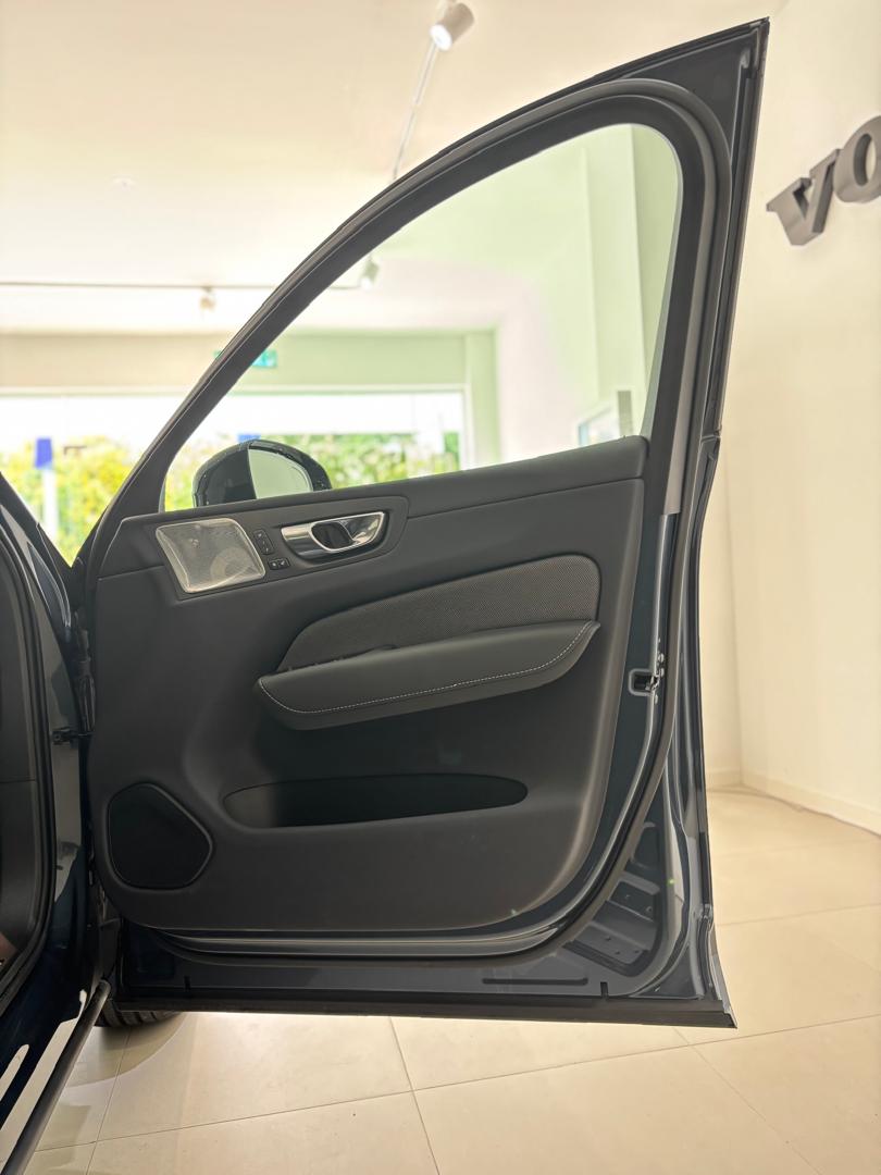 Volvo XC60 Ultra, T8 AWD Plug-in hybrid, Electric/Petrol, Dark