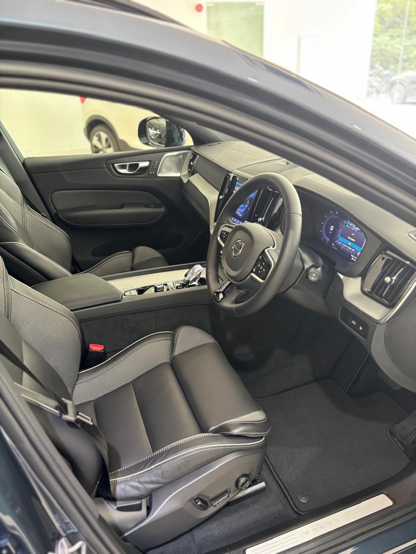 Volvo XC60 Ultra, T8 AWD Plug-in hybrid, Electric/Petrol, Dark