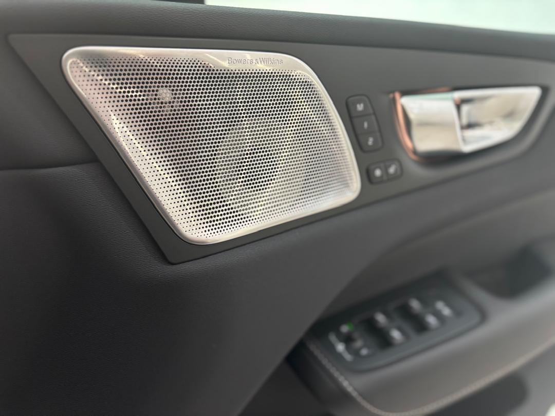 Volvo XC60 Ultra, T8 AWD Plug-in hybrid, Electric/Petrol, Dark