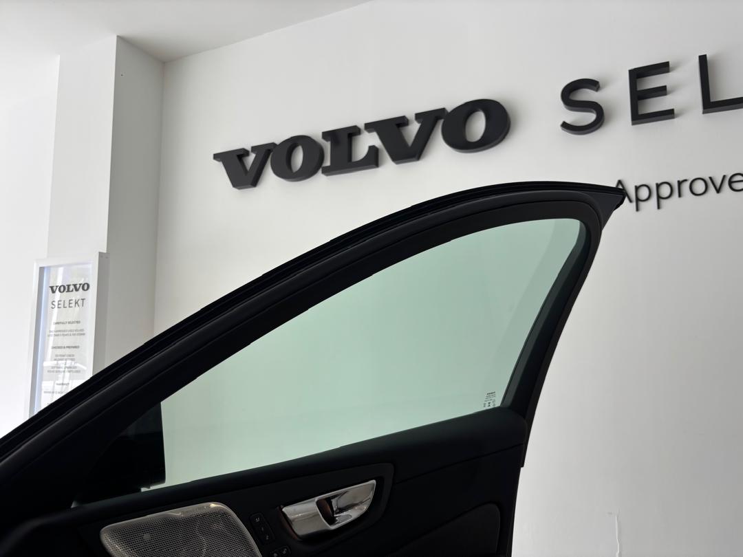 Volvo XC60 Ultra, T8 AWD Plug-in hybrid, Electric/Petrol, Dark