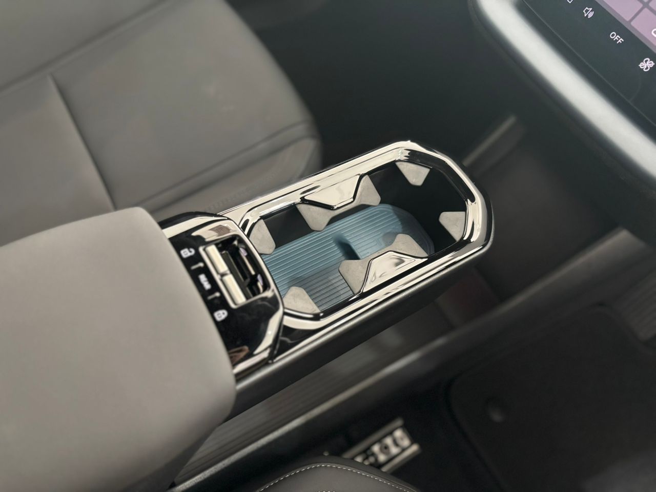 Volvo  Ultra, Twin Motor Performance, Electric