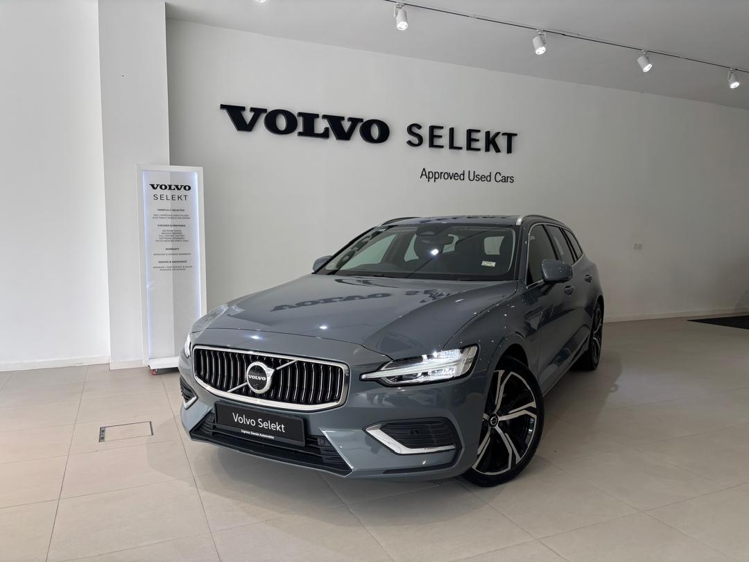 Volvo  V60 Recharge Ultimate, T8 , Electric/Petrol, Bright