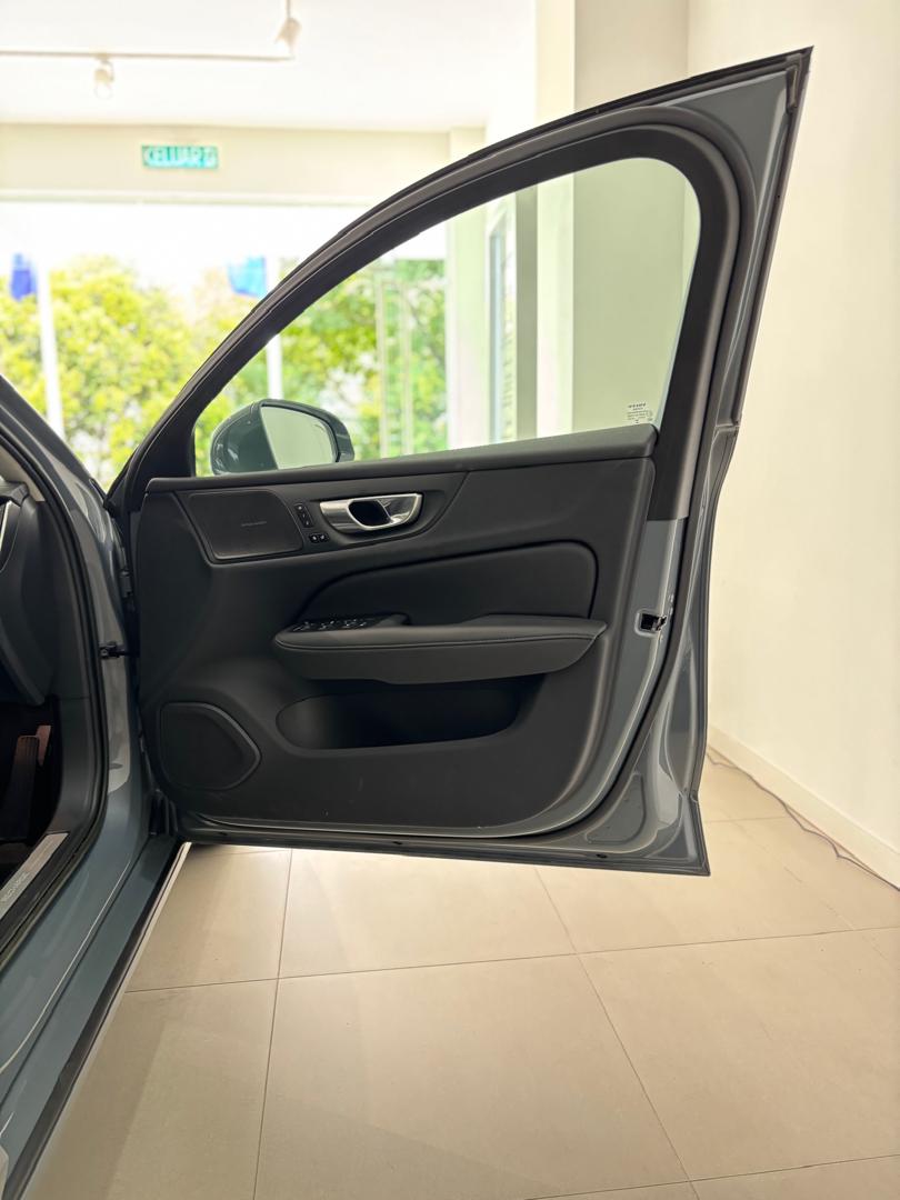 Volvo  V60 Recharge Ultimate, T8 , Electric/Petrol, Bright