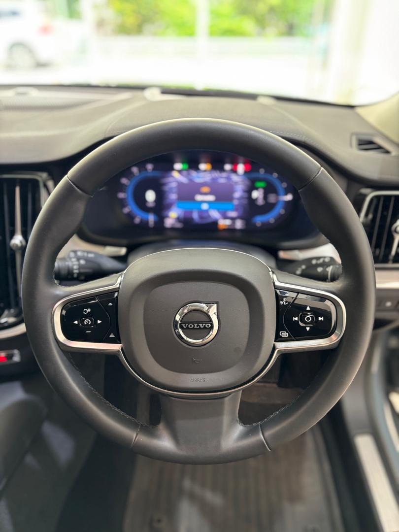 Volvo  V60 Recharge Ultimate, T8 , Electric/Petrol, Bright