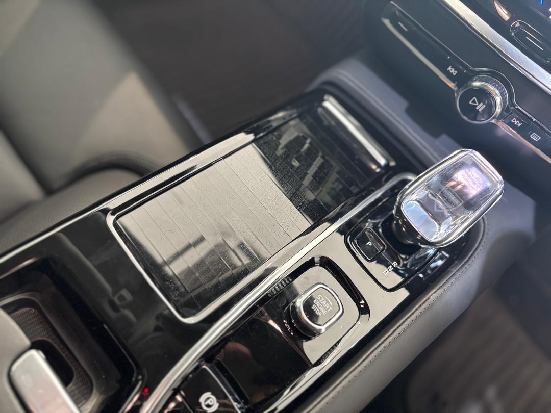 Volvo  V60 Recharge Ultimate, T8 , Electric/Petrol, Bright