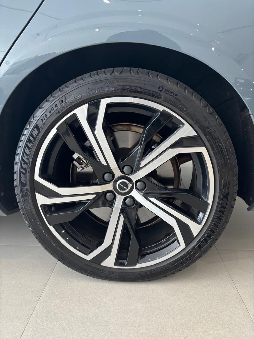 Volvo  V60 Recharge Ultimate, T8 , Electric/Petrol, Bright