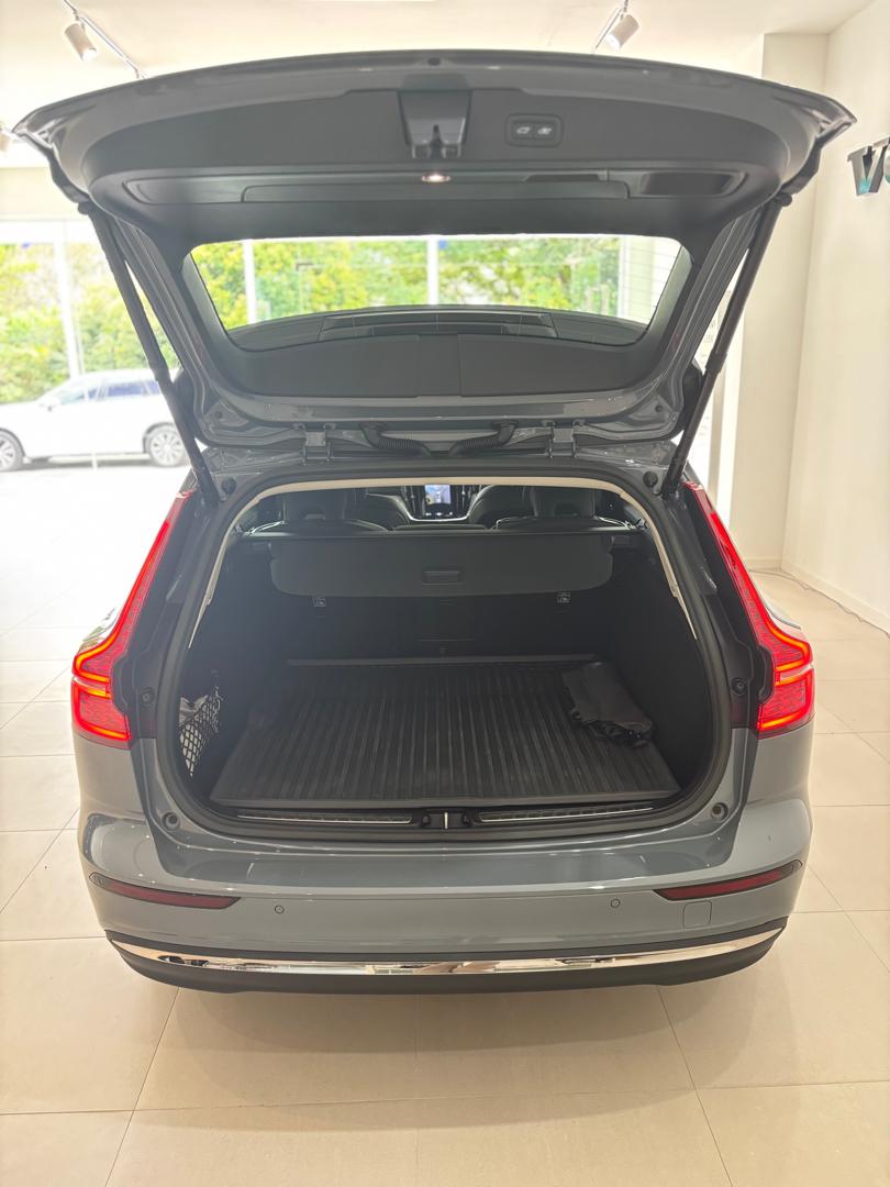 Volvo  V60 Recharge Ultimate, T8 , Electric/Petrol, Bright