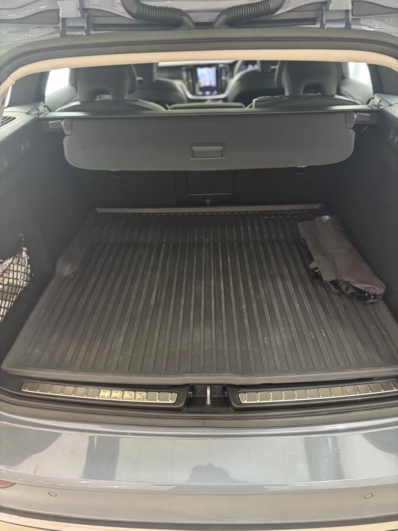 Volvo  V60 Recharge Ultimate, T8 , Electric/Petrol, Bright