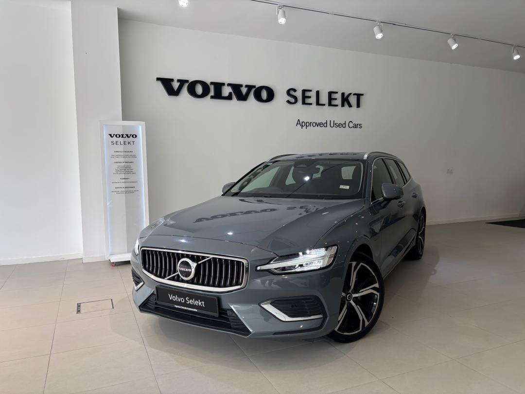 Volvo  V60 Recharge Ultimate, T8 , Electric/Petrol, Bright