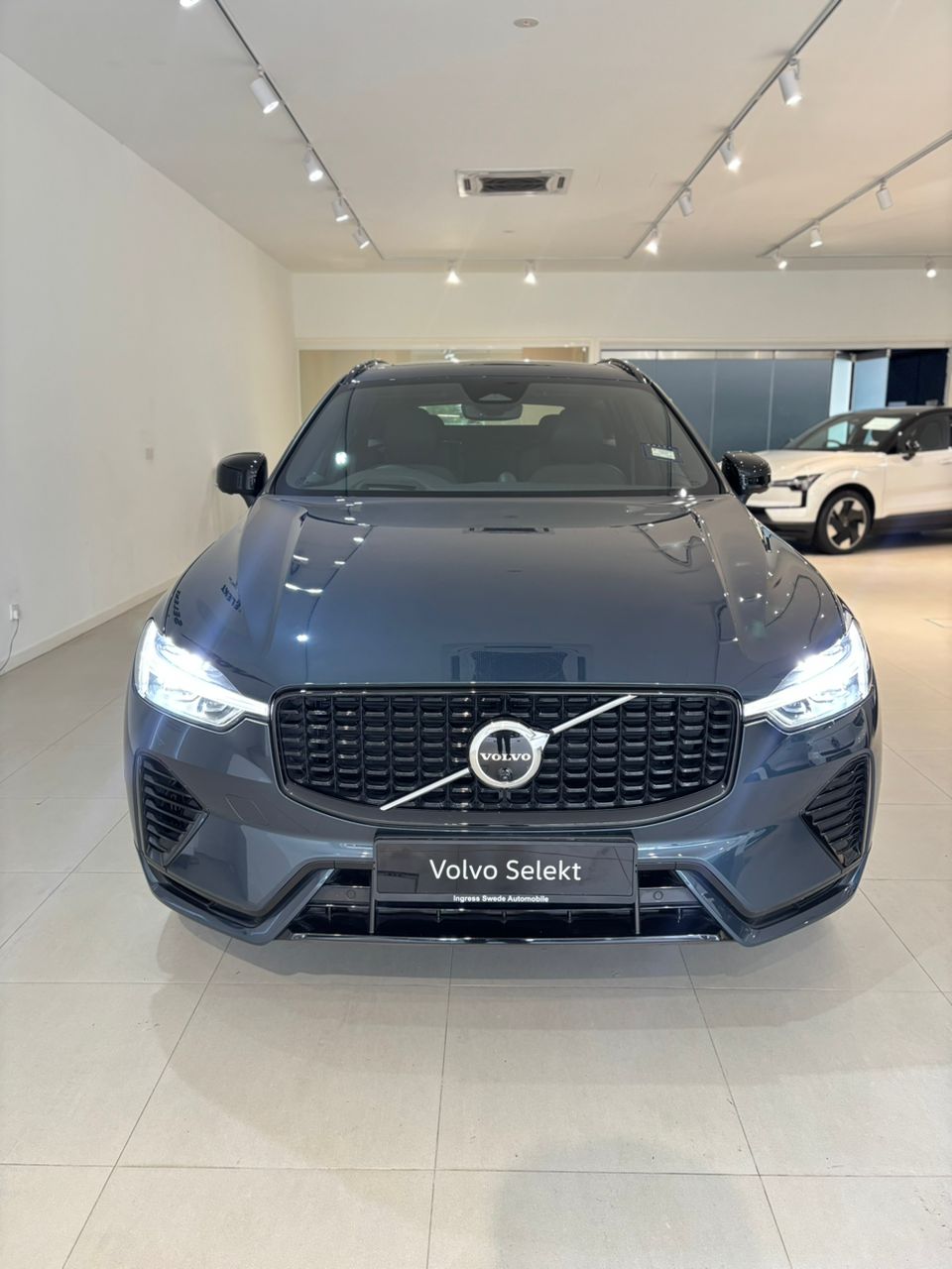 Volvo  XC60 Ultra, T8 AWD Plug-in hybrid, Electric/Petrol, Dark