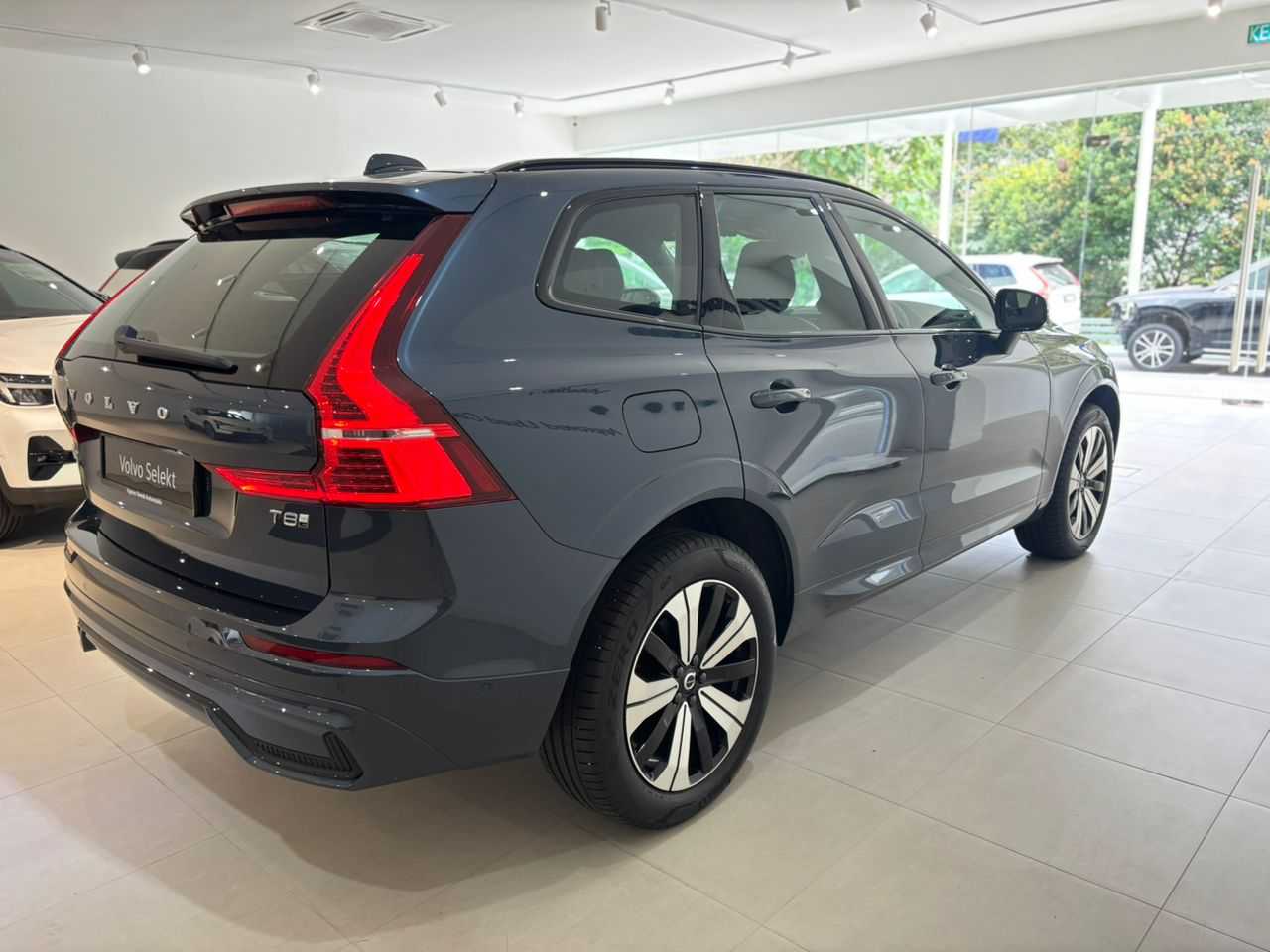 Volvo  XC60 Ultra, T8 AWD Plug-in hybrid, Electric/Petrol, Dark