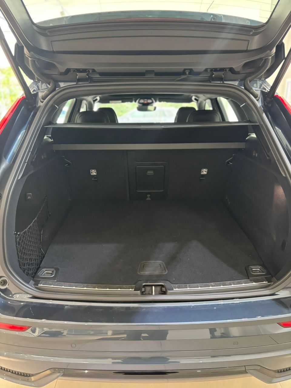 Volvo  XC60 Ultra, T8 AWD Plug-in hybrid, Electric/Petrol, Dark