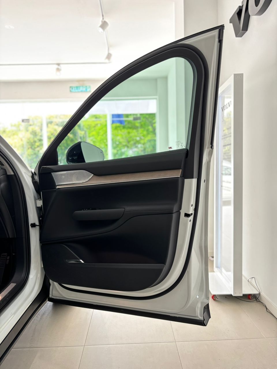 Volvo Ultra, Twin Motor Performance, Electric, 7 Seats