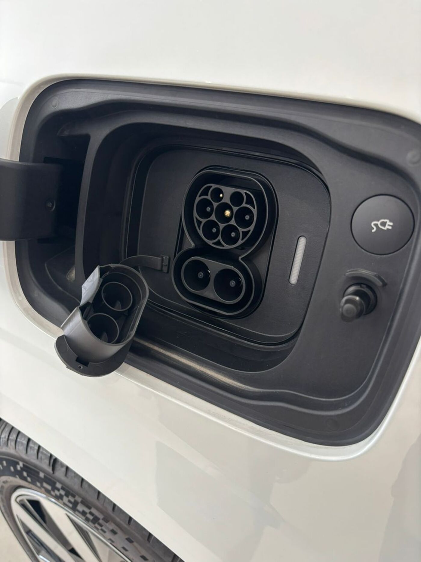 Volvo Ultra, Twin Motor Performance, Electric, 7 Seats