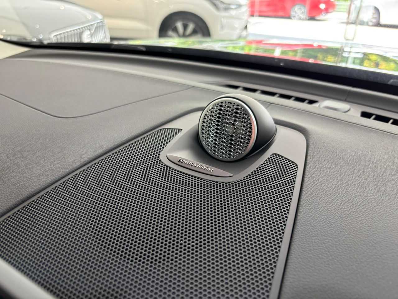 Volvo  XC60 Ultra, T8 AWD Plug-in hybrid, Electric/Petrol, Dark