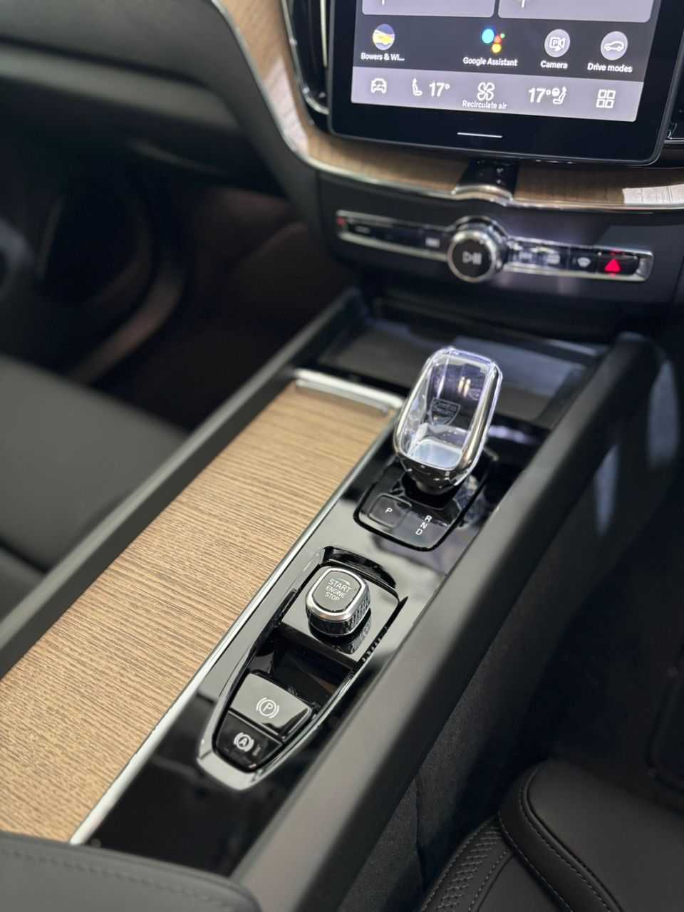 Volvo  XC60 Ultra, T8 AWD Plug-in hybrid, Electric/Petrol, Dark