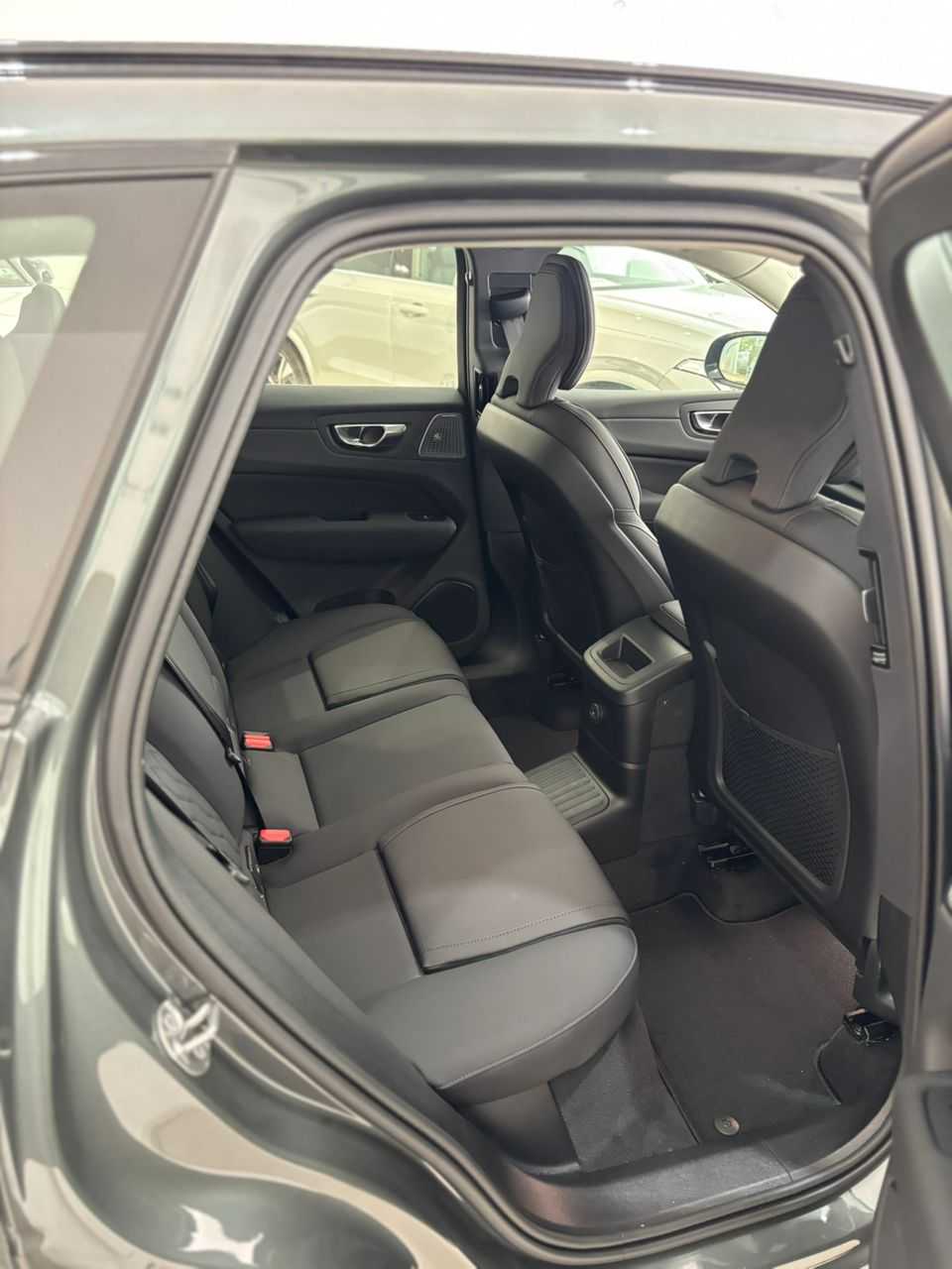 Volvo  XC60 Ultra, T8 AWD Plug-in hybrid, Electric/Petrol, Dark