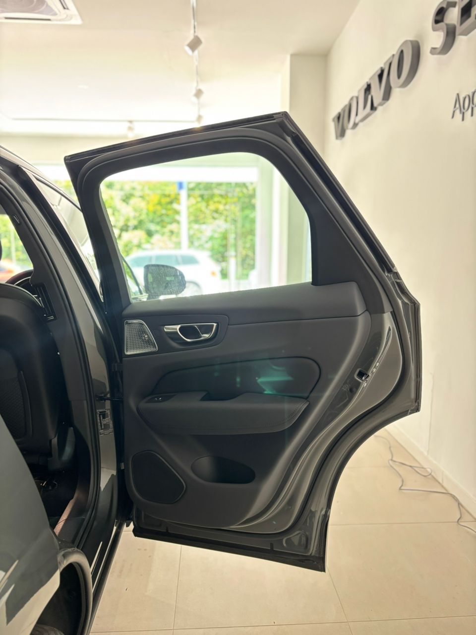 Volvo  XC60 Ultra, T8 AWD Plug-in hybrid, Electric/Petrol, Dark