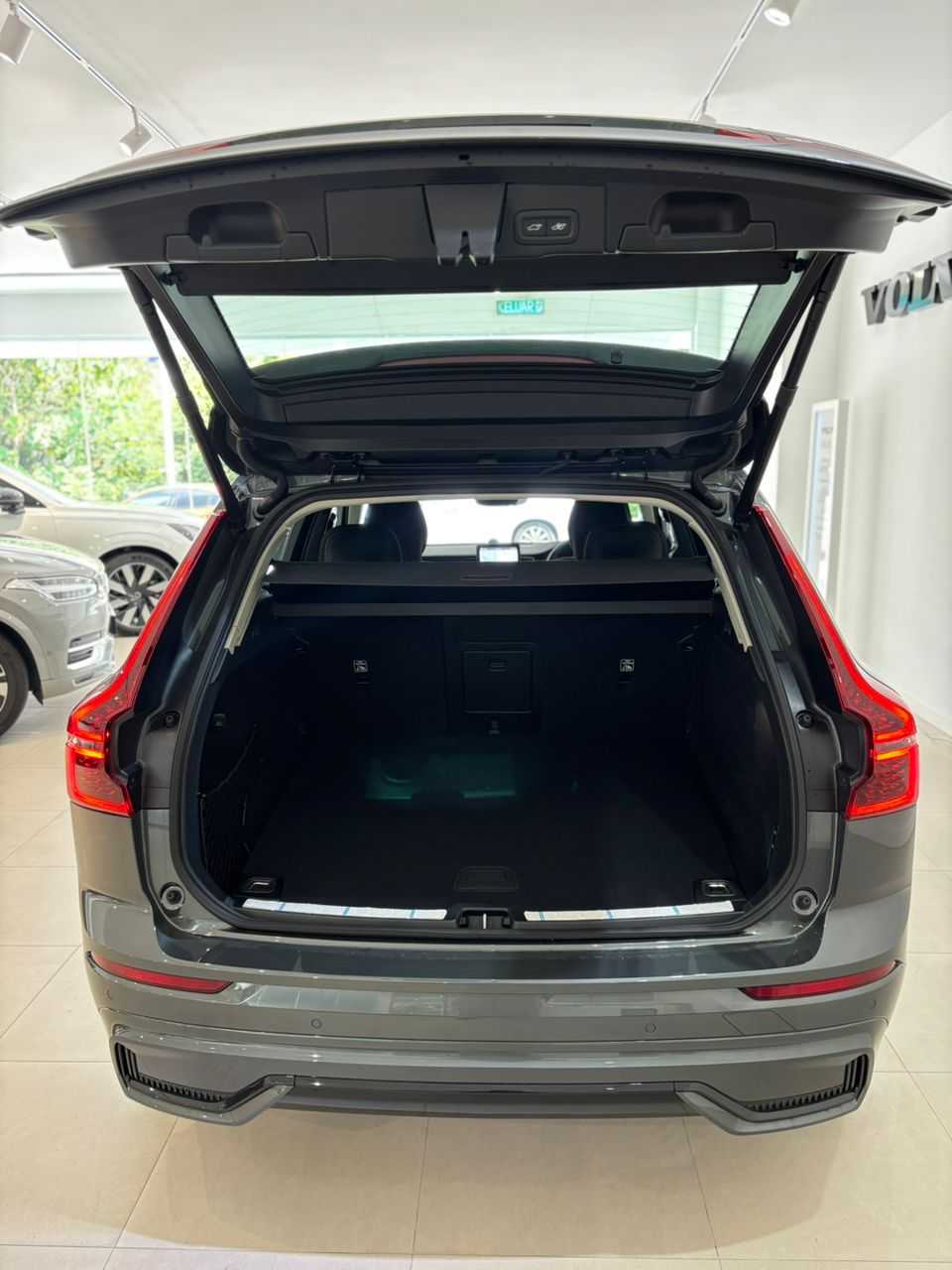 Volvo  XC60 Ultra, T8 AWD Plug-in hybrid, Electric/Petrol, Dark