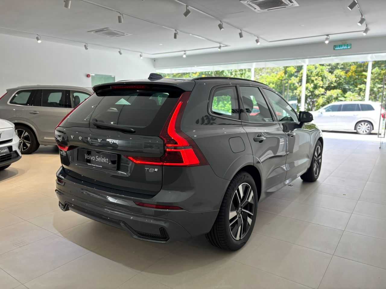 Volvo  XC60 Ultra, T8 AWD Plug-in hybrid, Electric/Petrol, Dark