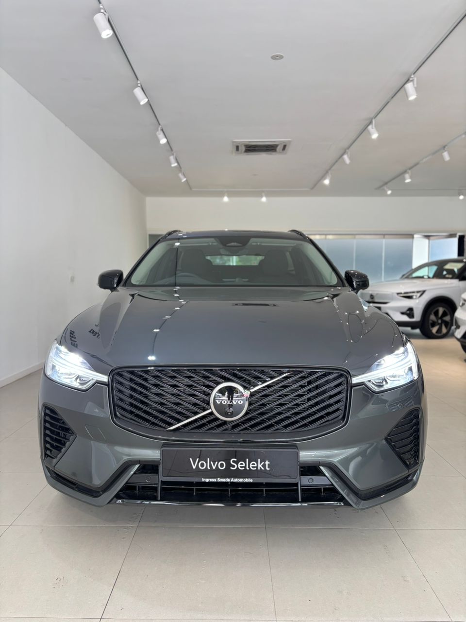 Volvo  XC60 Ultra, T8 AWD Plug-in hybrid, Electric/Petrol, Dark