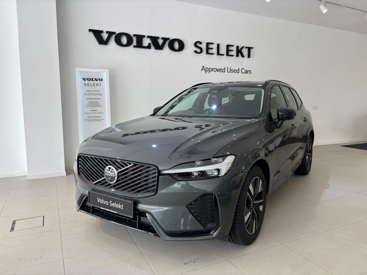 Volvo  XC60 Ultra, T8 AWD Plug-in hybrid, Electric/Petrol, Dark