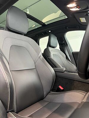 Volvo  XC60 Ultra, T8 AWD Plug-in hybrid, Electric/Petrol, Dark