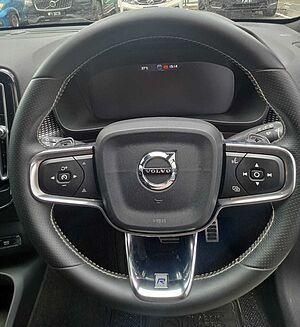 Volvo  XC40 T5 R-Design