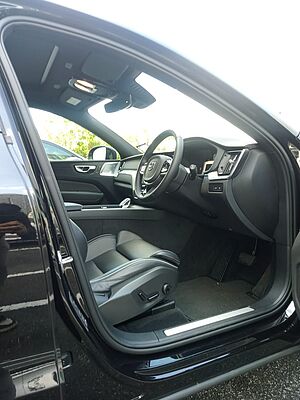 Volvo  XC60 Ultra, T8 AWD Plug-in hybrid, Electric/Petrol, Dark